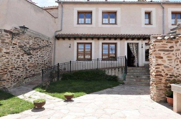 House or villa for sale in Santa María la Real de Nieva