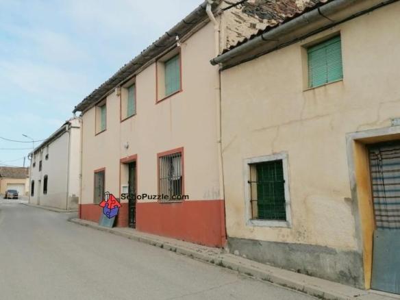 House or chalet for sale in Dobate, 4, Bernardos