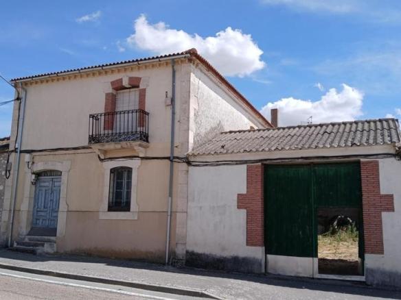 House or villa for sale on Calle Real, 28, Olombrada
