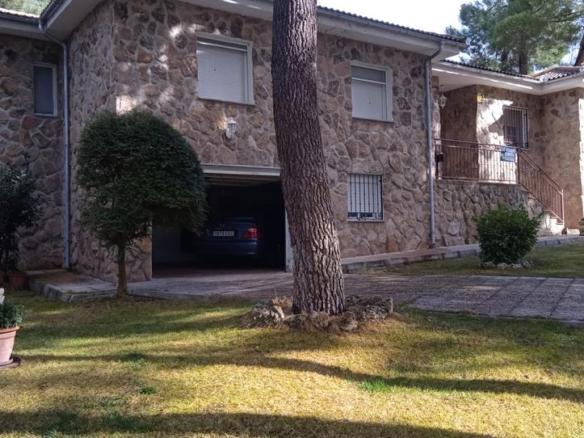 House or villa for sale on Avenida de 7 Fuentes, Marugán