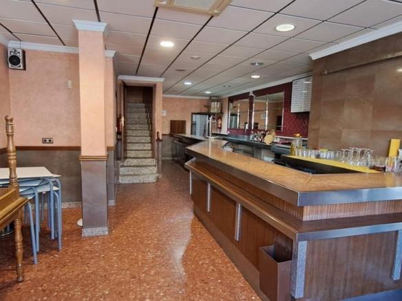 Commercial premises for sale on the Madrid-La Coruña Highway, Villacastín