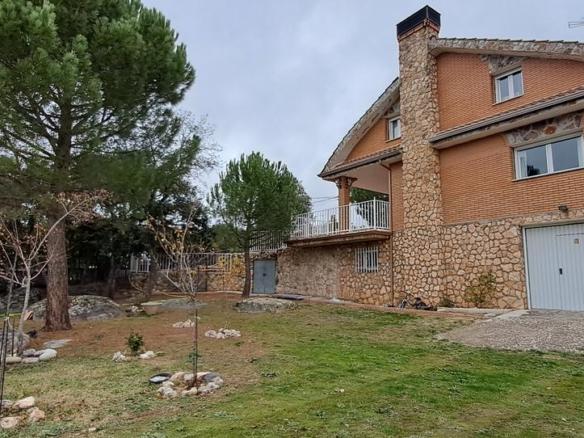House or villa for sale on Avenida Coto San Isidro, Ituero and Lama