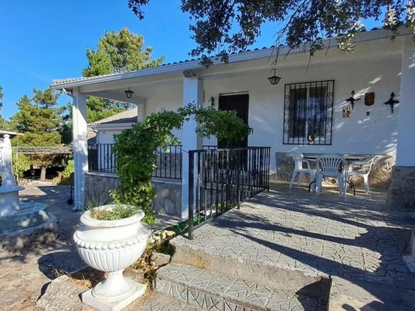 House or villa for sale on Calle Pinto, Ituero y Lama