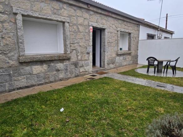 House or villa for sale on Mariano Arranz Street, Villacastín