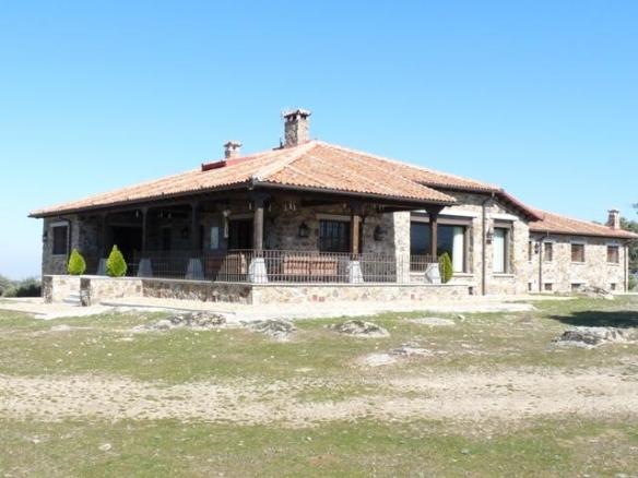 House or villa for sale on Calle de la Pajarilla, 4, Ortigosa del Monte
