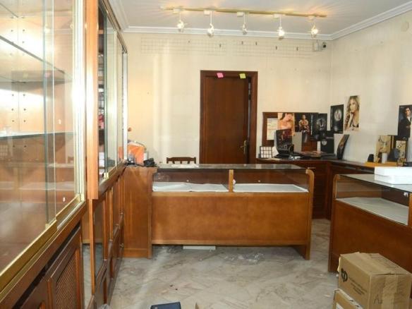 Building for sale in the city center