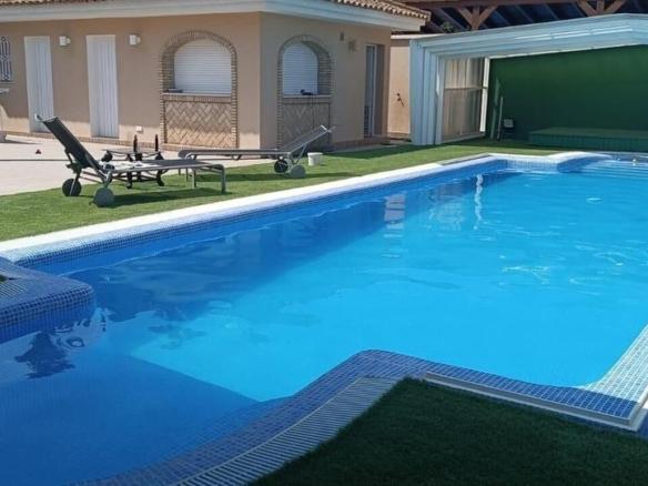 House or villa for sale in Cerros de Montequinto