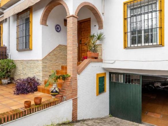 Townhouse for sale in Colores – Entreparques
