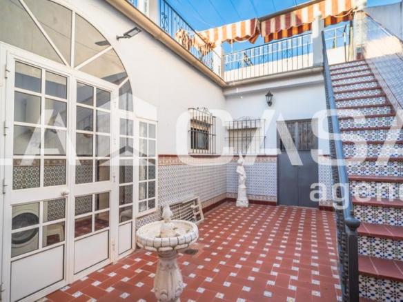 House or villa for sale on Calle Real de Utrera, Centro – Doña Mercedes