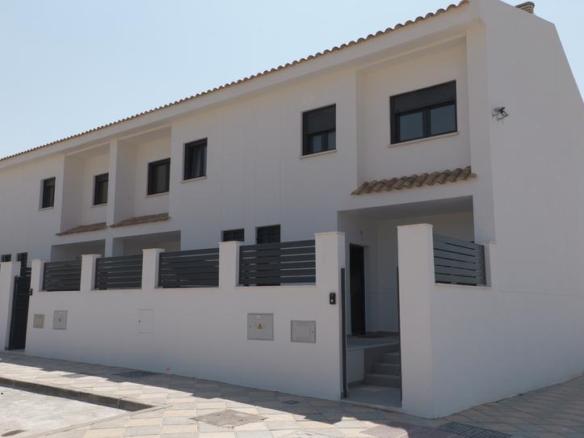 Townhouse for sale on Hernán Cortes Street, Salteras