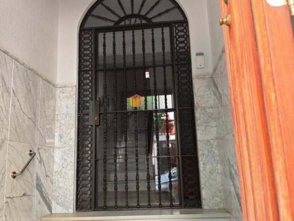 Townhouse for sale in the Nervión neighborhood