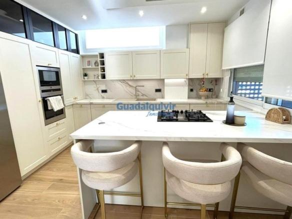 Townhouse for sale in Colegio Europa
