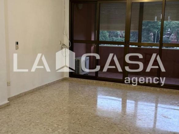 Apartment for sale on Avenida Alcalde Luis Uruñuela, Urbadiez – Entrepuentes