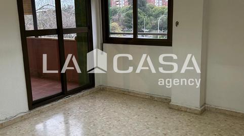 Apartment for sale on Avenida Alcalde Luis Uruñuela, Urbadiez – Entrepuentes