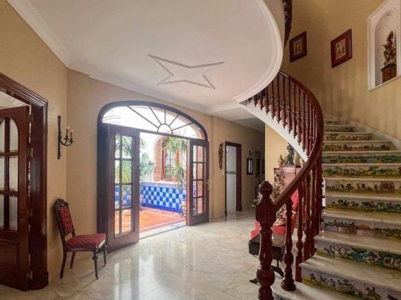 House or villa for sale on Avenida de Los Costaleros, La Roda de Andalucía