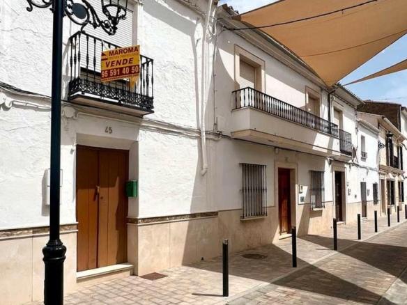 Townhouse for sale on Calle San Miguel, Lora de Estepa