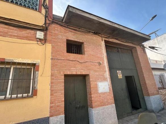 Industrial building for sale in Arco Norte – Avda. España