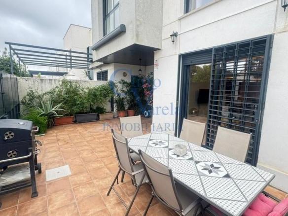 Townhouse for sale on Calle de Sancho Panza, Arenal – La Pólvora