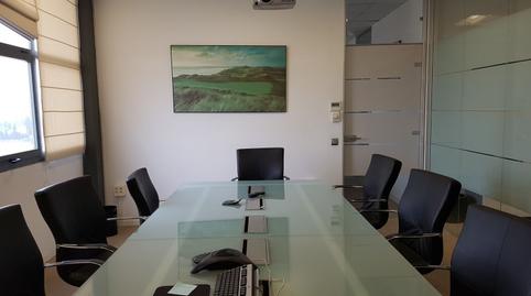 Office for sale on Calle Luis Fuentes Bejarano, Urbadiez – Entrepuentes