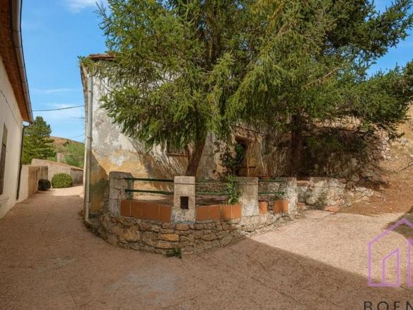 House or villa for sale on Camarillas Street, Medinaceli