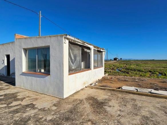 Rustic property for sale in Eucaliptus – Poble Nou del Delta