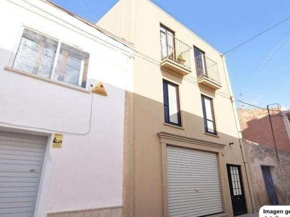 House or villa for sale on Plaça la Street, Albinyana