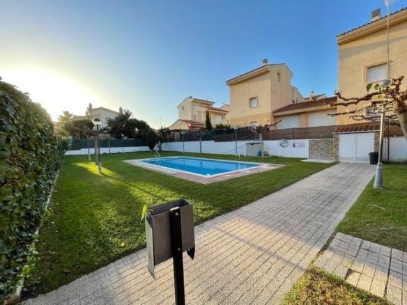 Semi-detached house for sale in Calle Farena, 11, Els Tallats – Mas Olivé