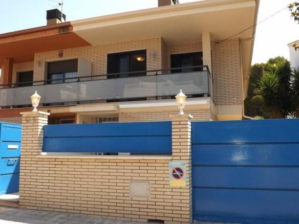 Semi-detached house for sale on Carrer de Finlàndia, Segur de Calafell