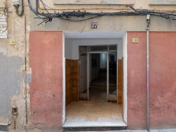 Apartment for sale on C/ Montcada, Centre