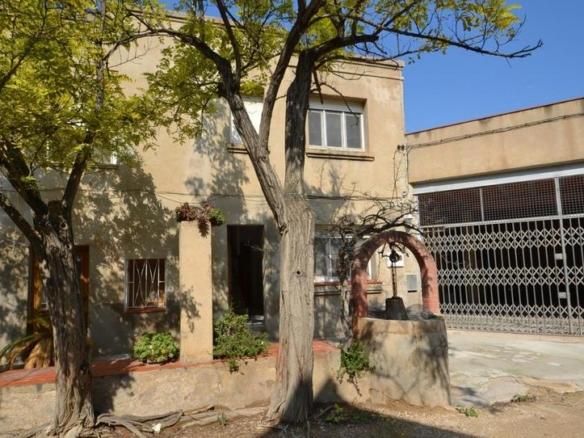 House or villa for sale in Ramon y Cajal, Deltebre