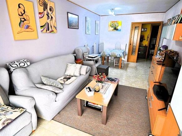 Ground floor apartment for sale on Joan Tibau Street, Avinguda Catalunya