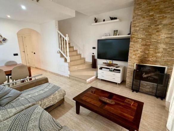 Townhouse for sale in La Pobla de Montornès