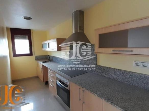 Apartment for sale on Camp Street, North