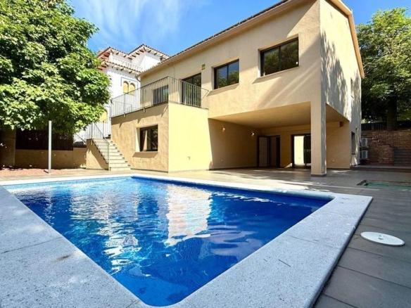 House or villa for sale in Cep, 56, Centre
