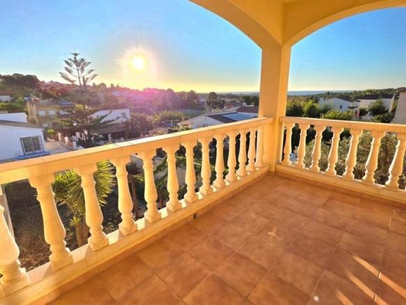 Semi-detached house for sale on Calle Palmeres de Les, La Pobla de Montornès