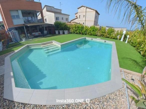 House or chalet for sale on Calle Elies Rogent, La Franquesa – Oasis Park