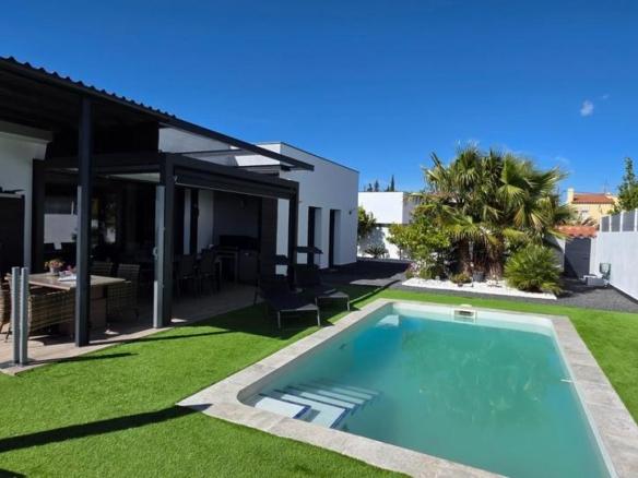 House or villa for sale in Les Tres Cales