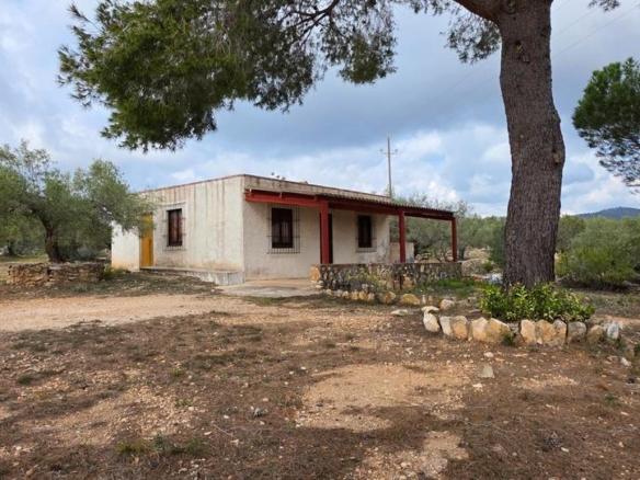 Rustic property for sale in L’Ametlla de Mar village