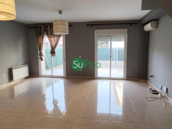 Townhouse for sale at Calle Nuevo Cerrón, 17, Yeles