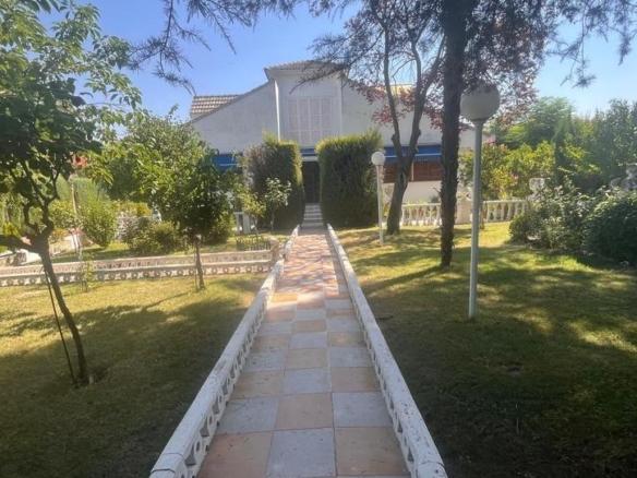 House or villa for sale in Villaluenga de la Sagra