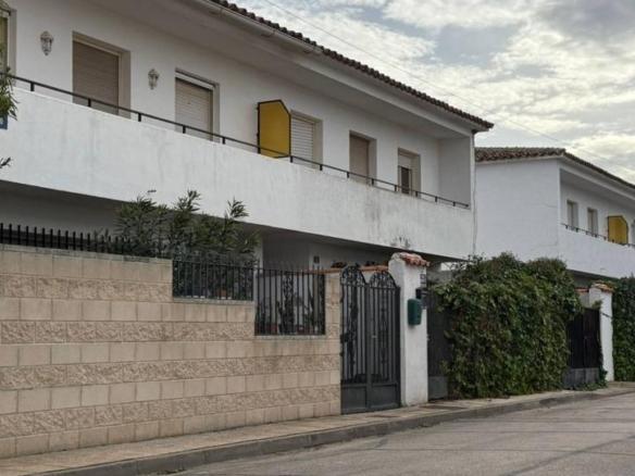 Townhouse for sale in Felipa Sedano, Lillo