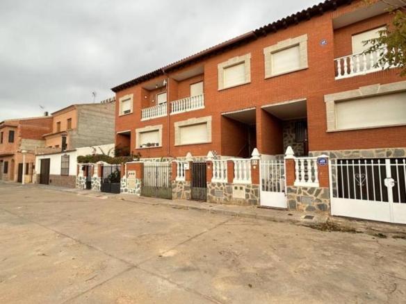 Townhouse for sale in Ollerías, Consuegra