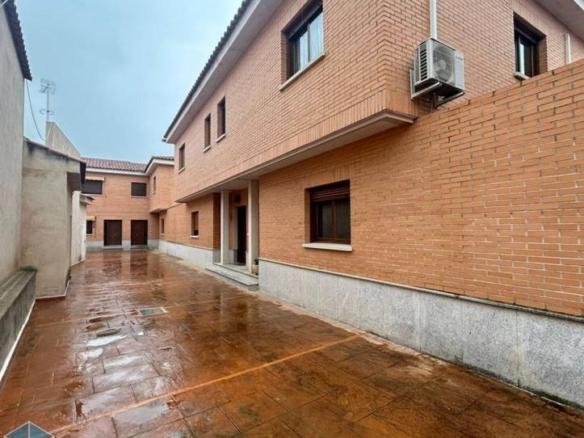 Townhouse for sale in Monjas, La Puebla de Montalbán