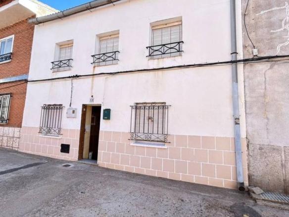 House or villa for sale in General Moscardó, Navahermosa