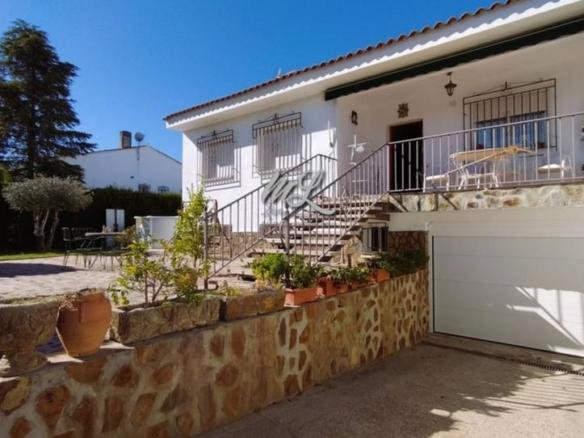 Townhouse for sale on Calle Núñez de Balboa, Cobisa