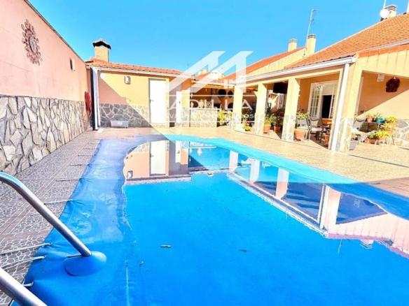 Townhouse for sale in Ordesa, Las Ventas de Retamosa
