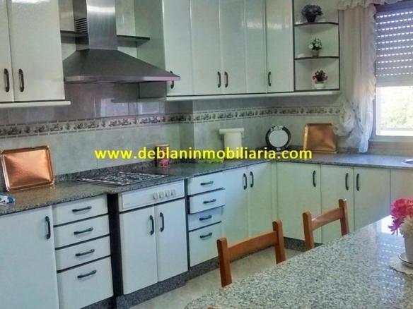 Apartment for sale on Avenida Coruña, Darbo