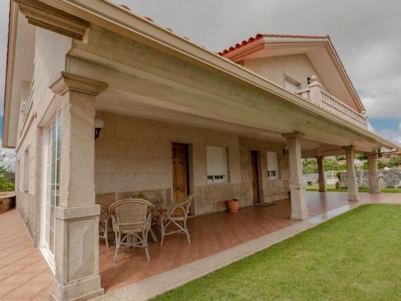 House or villa for sale in Baixada de Samil, Navia
