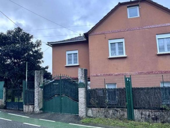 House or villa for sale on Calle Vello de Santiago, Mos