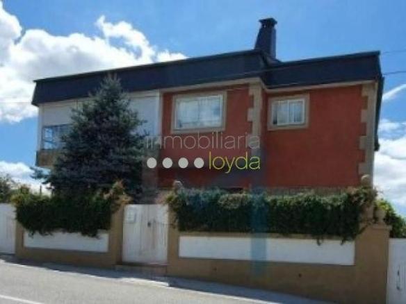 House or chalet for sale in Cabral – Candeán